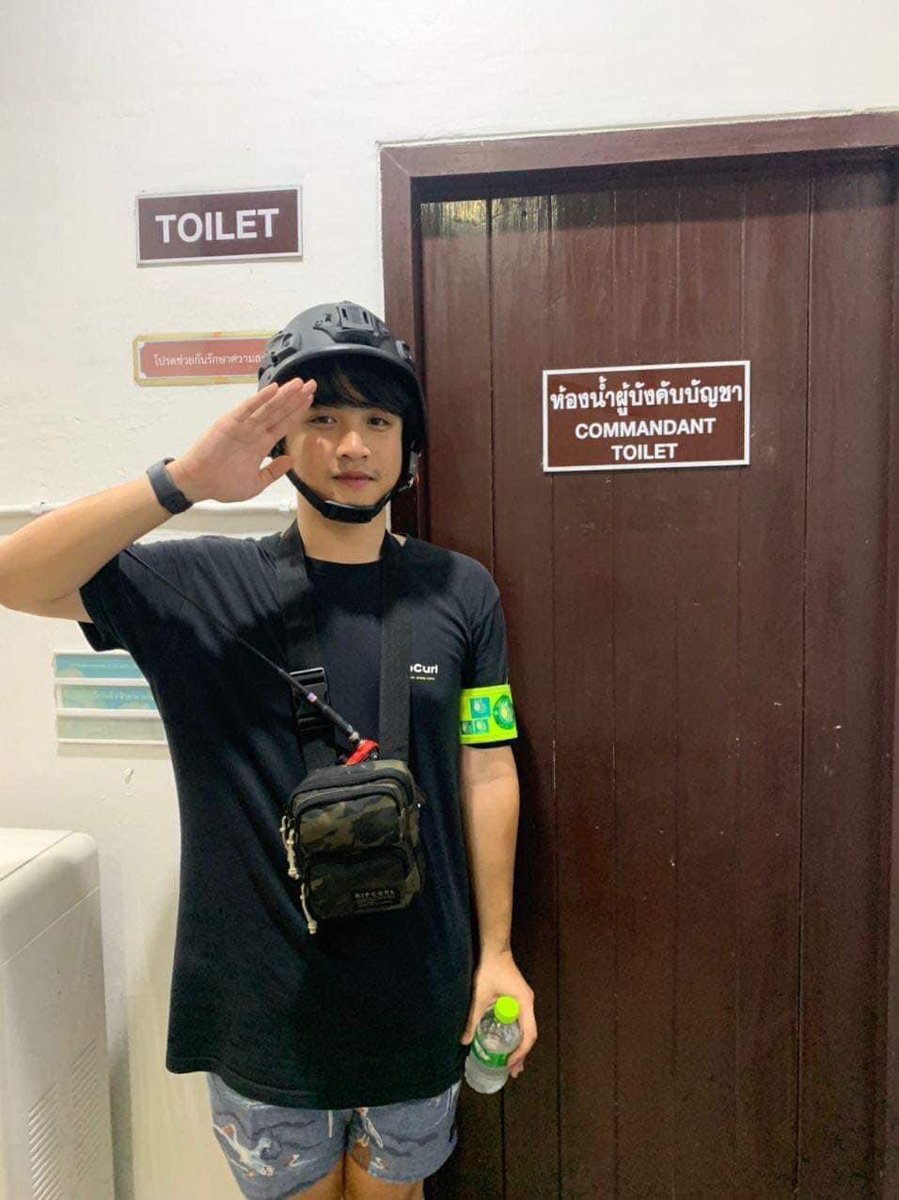 ด่วน! “เดฟ” ชยพล สมาชิกแนวร่วมธรรมศาสตร์และการชุมนุม <a href="/ThammasatUFTD/">แนวร่วมธรรมศาสตร์และการชุมนุม (UFTD)</a> ถูกตำรวจคลองหลวงยัดข้อหา #ม112 คดีเดียวกันกับ “นิว” สิริชัย ซึ่งในวันเกิดเหตุพ่นสีใส่ป้ายนั้นเขาอยู่ต่างจังหวัด นี่จึงเป็นการดำเนินคดีด้วยข้อมูลเท็จ ควรฟัองกลับ #saveเดฟมธ #saveนิวมธ #ยกเลิกม112