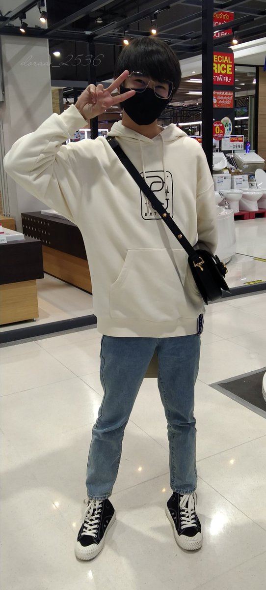 doraa_2536's tweet photo. ว่าจะมะเอามาลงแล้ว ขออนุญาตพี่โน๊ตกะน้องนะงับ.อดมะไหวกำลังจะเดินไปเคลียงานเจอน้องกะพี่โน๊ตพอดีเลย☺️ขอบคุณแต้มบุญที่ยังเหลือ😁น้องน่ารักเสมอพี่โน้ตก็น่ารัก ใจดีทั้งคู่เสมอเลย ด้วยสถานการณ์ ณ ตอนนี้ เลยไม่กล้าถ่ายรูปคู่ทั้งที่ใจอยากถ่ายมาก😅เลิฟ เลิฟ💙
#เจ้าแก้มก้อน
#fluke_natouch https://t.co/yiPhjcRfzb