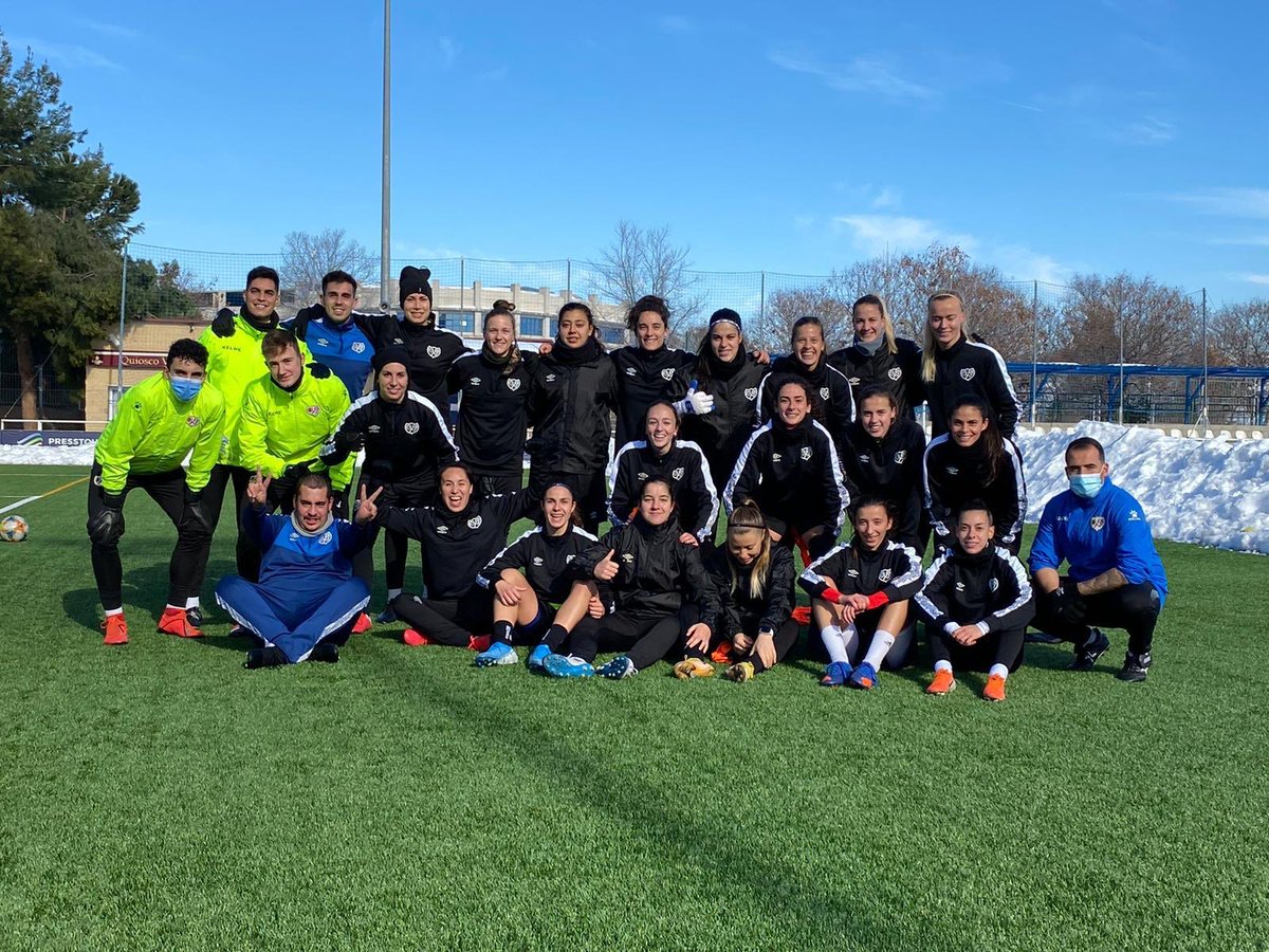 Hoy hemos recibido en nuestro campo al primer equipo del <a href="/RayoFemenino/">Rayo Femenino</a> 
Un placer haberos tenido por nuestra casa que ya es la vuestra. #SomosVillaRosa
