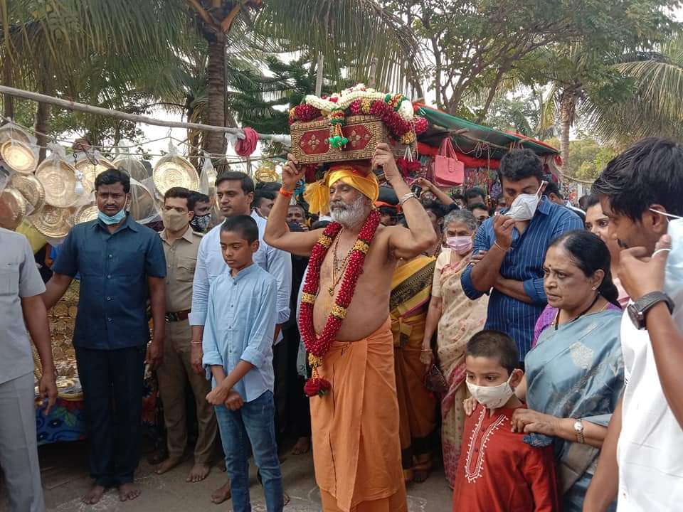 peddireddyysrcp's tweet photo. సదుం మండలం ఎర్రతివారి పల్లి లో ని కోటమాల అయ్యప్పస్వామి వారి సేవలో కుటుంబ సభ్యులతో కలిసి https://t.co/m9KcWW2Zbm