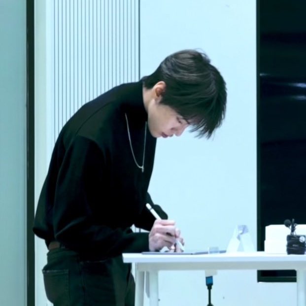 lilpwnjh's tweet photo. อย่าแต่งตัวแบบนี้อีกได้มั้ยโดยอง มันหล่อ https://t.co/0lR88DBt3T