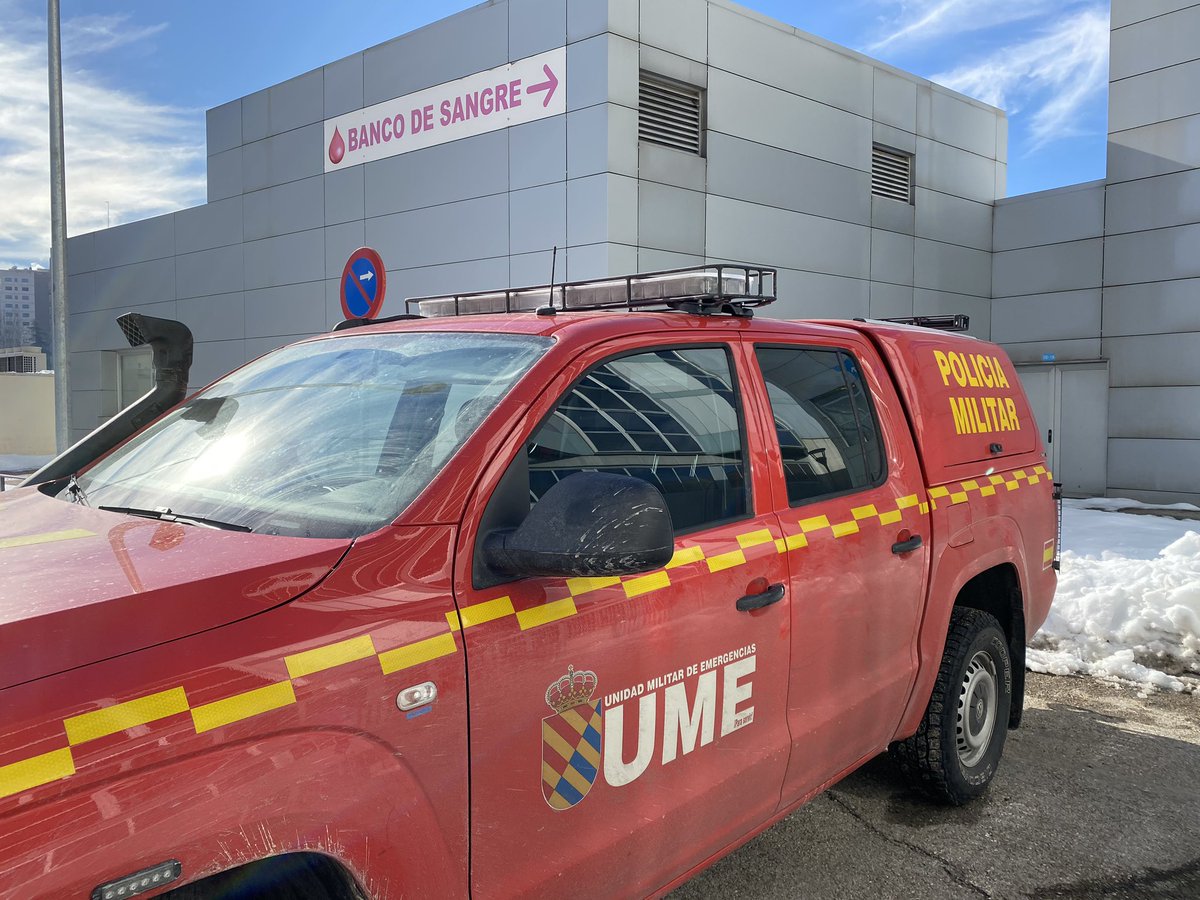 RamonyCajalDona's tweet photo. Hoy la @UMEgob se ha desplazado hasta #HospitalRamonyCajal para dar apoyo a los hospitales 🏥
No han dudado en donar sangre 🩸🩸
Muchas Gracias por estar siempre ahí cuando se os necesita 👏👏👏
@Madridonasangre @EquipoMedula
#ParaServir #Juntosumamos https://t.co/Xq1fUnIYOr