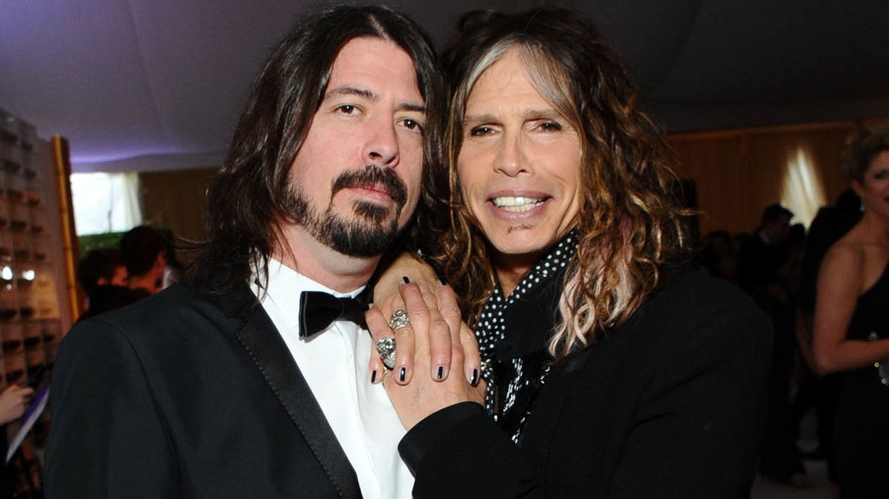 Happy birthday Dave Grohl, here he is with his Mam. 