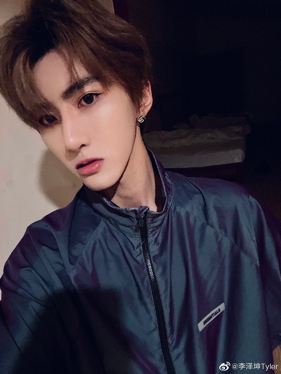 李泽坤- li zekun- 2001.11.28- from shandong- member of july lab- under chengmeng culture #李泽坤  #创造营2021  #Chuang2021  #创4  #ProduceCamp2021