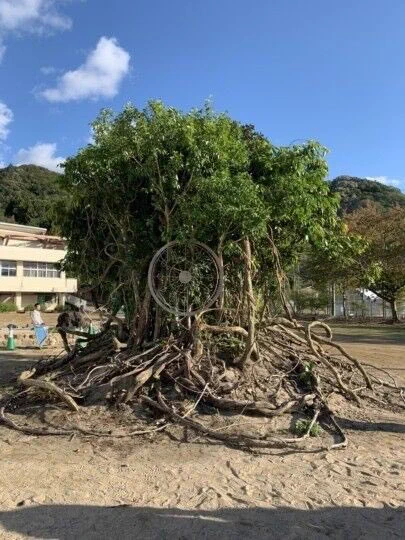 キンコン・西野がクラファンで木の時計台を作ったけど？完成したのがイメージと違うwww