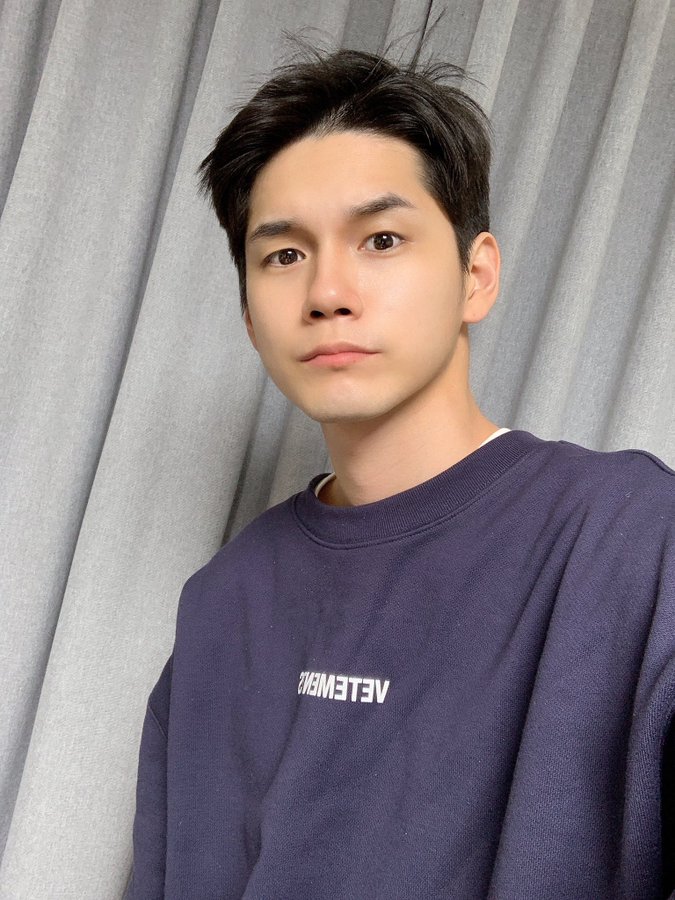 SweetShot95's tweet photo. They make me crazy today
yg satu sudah berumur tp masih kayak bocah.. yg satu masih bocah tp mau keliatan dewasa 😍😍
#ongdeep #ongseongwu #baejinyoung thankyou so much..
mimpi indah malam ini😍😍
#배진영 #옹성우 https://t.co/hLd2t1OScs