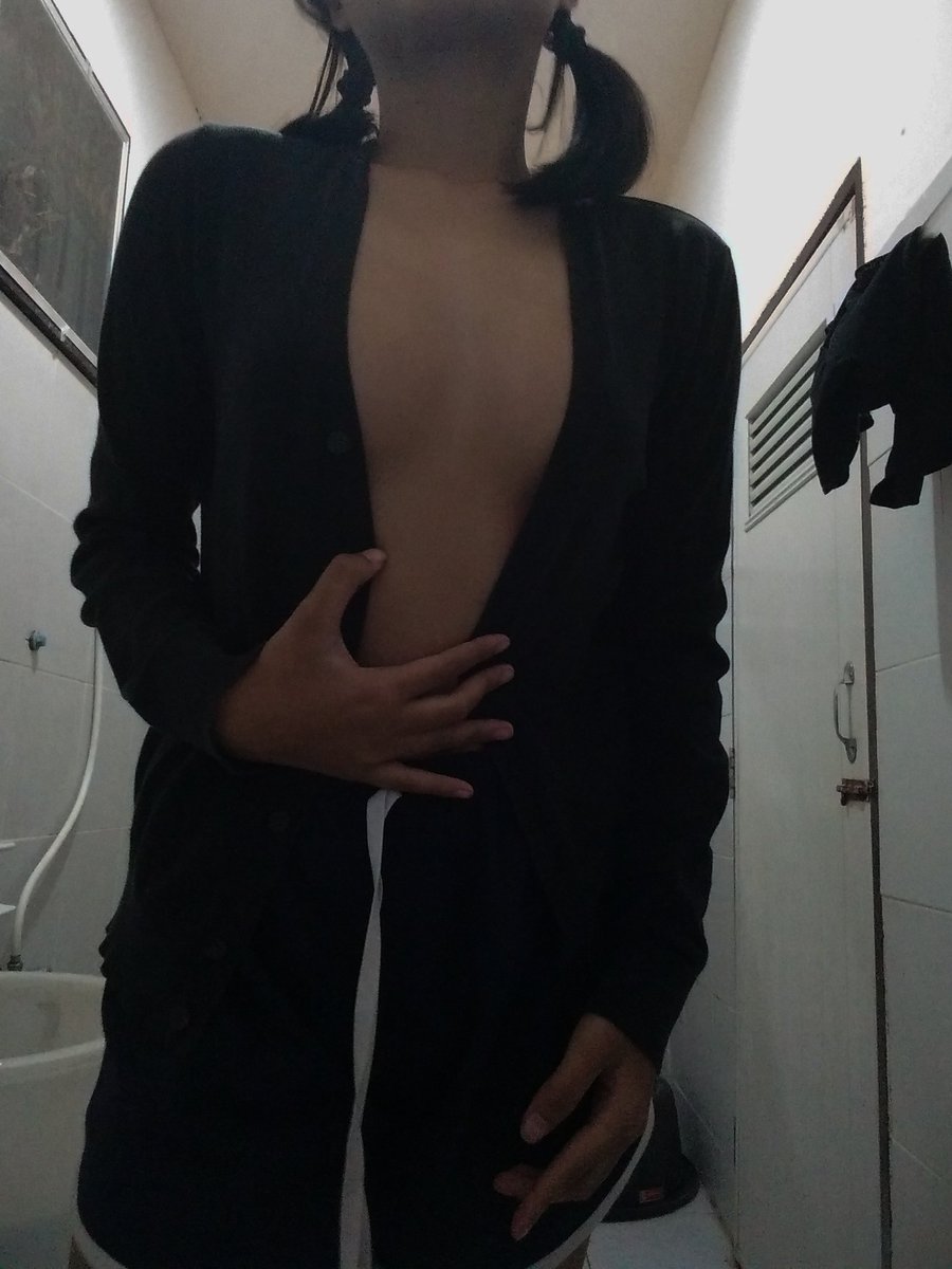 Cream96990380's tweet photo. วันนี้มาโทนมืดๆ อยากมีคนมาตีก้น���ังค่ะ
#แอคลั่น #ชูครีมเผลอลั่น #นักเรียนร้อนเงิน #นักเรียนรับงาน https://t.co/3bXN4NlJCj