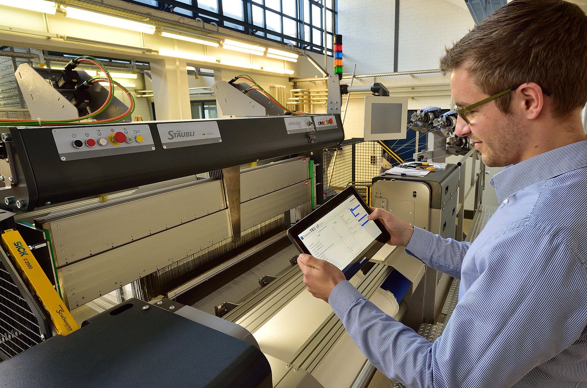 futureTEX2020's tweet photo. #Industrie40 in der #Textil|industrie
In "#SmartFactory" wurden Prozessen und Strukturen für den Aufbau von Smart Factories in der Textilindustrie entwickelt und typischen Industrie 4.0-Anwendungen abgeleitet.
Infos: https://t.co/YTf3RY952y
#futuretex #tbt #innovation https://t.co/2Njbxmnrmh