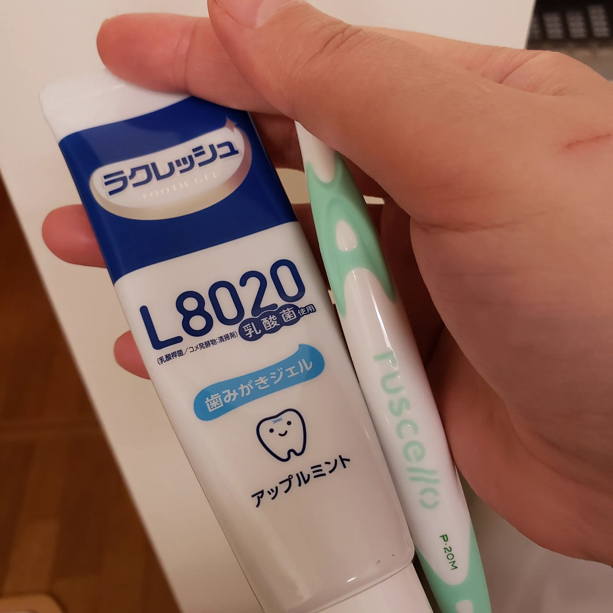 歯ブラシはルシェロ、歯磨き粉はラクレッシュだなぁ。とりあえずここ数年新規虫歯はできてないけども(治療は主に被せの作り直し)。  