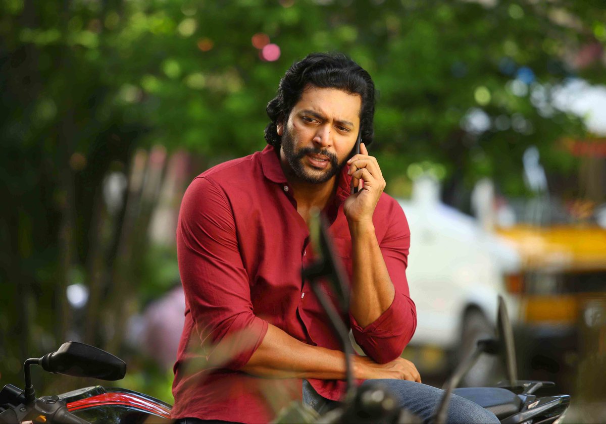 CineTimee's tweet photo. #Bhoomi ! #CTReview [3/5]
கார்ப்பரேட் நிறுவனங்களில் இருந்து நம் வாழ்வியல் தொழில் ஆன விவசாயத்தை எப்படி மீட்டு எடுக்கிறார் நாசா விஞ்சானியான ஜெயம் ரவி என்பதே படத்தின் கதை இயக்குனர் விவசாயிகள் பிரச்சனையை மிகை உணர்ச்சியுடன் அணுகியிருக்கிறார் !
@actor_jayamravi ! #CineTimee ! https://t.co/RpMsqjf8H1