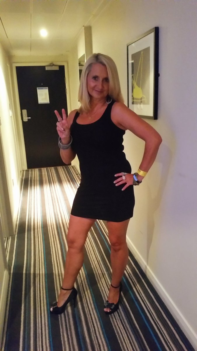 Chutzie_'s tweet photo. Throwback Thursday to 2014 when I was slim #SomethingToAimFor #BackToMyComfyWeight https://t.co/xaono7cqfA