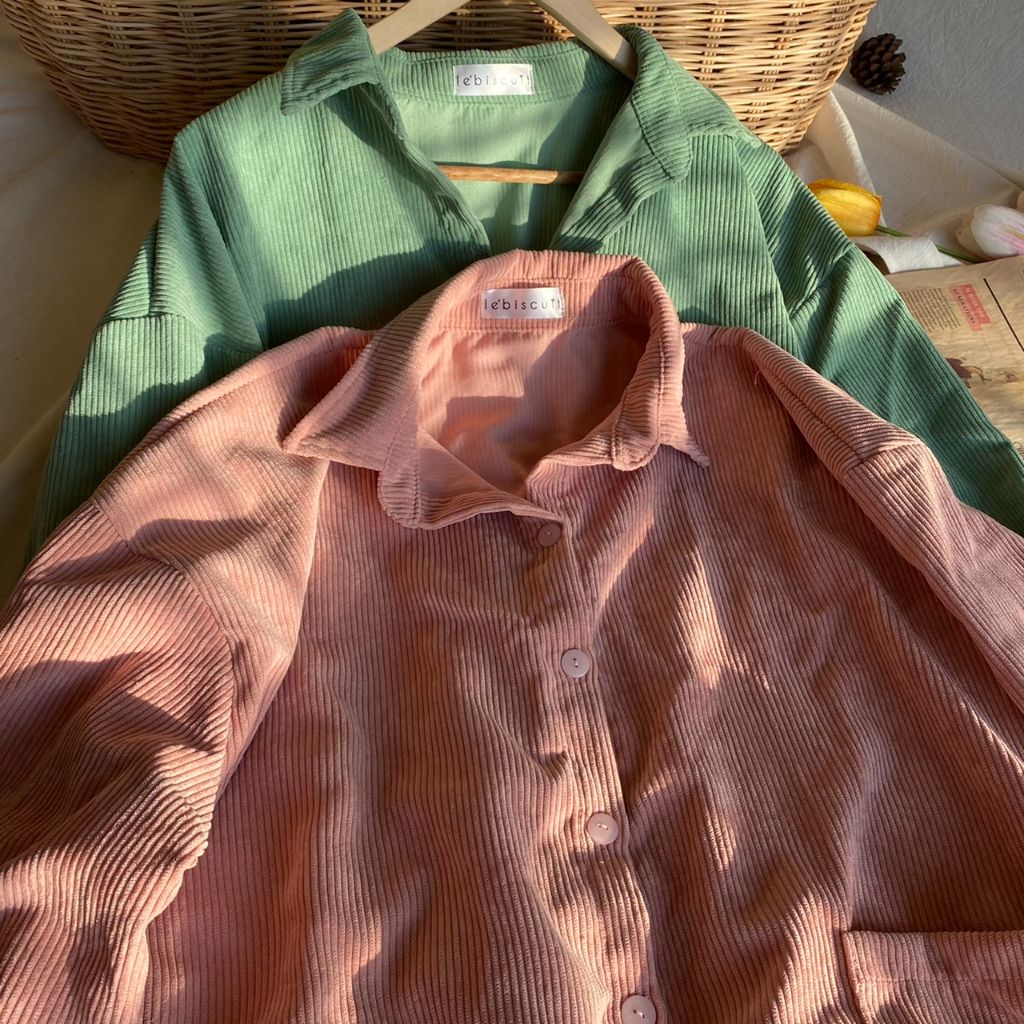 layann_clothes's tweet photo. 💚 ลูกฟูกซิปแขน 🧡
🏷 280฿ - free reg 🏷

เสื้อคลุมลูกฟูกทรง oversize
ไหล่slove แขนข้างขวามีแต่งกระเป๋ารูดซิป ทางร้านใช้ผ้าลูกฟูกโทนสีพาสเทล ใส่แล้วได้ลุคน่ารักๆชิคๆ 
• มี 2 สี เขียวมิ้น,ชมพูนม
• ขนาด ( นิ้ว )
อก50 รอบแขน16 ข้อมือ10 ยาว27 

#Layann_clothes https://t.co/hYAQzzTh3Q