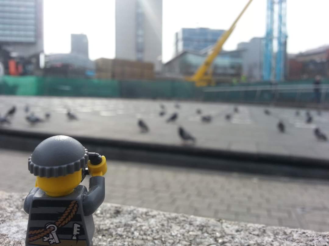 BrickographyUK's tweet photo. Feeding time
One of the things I like doing to take my mind off thing is to go feed the birds and ducks nearby.  #lego #photography #mindfulness #pidgeons #legophotography #minifigs #legominifigures #legofan #legostagram #brickographyuk #brickography #legography #mindfulness https://t.co/wpSG0W5eGx