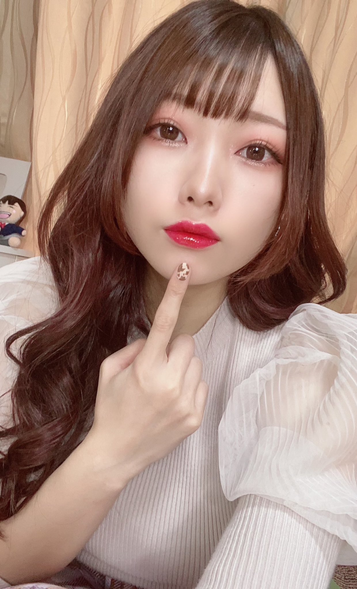 えっちゃんねる ボンボンtv コンプレックスをあえて強調するメイク 唇分厚い目つき悪い それもまた長所になればいいなぁ そう思いながら 毎日メイクを思い切って切長系でリップ強調に変えてみた あ あとめっちゃ最近痩せてきた 目指せかっこいい強い