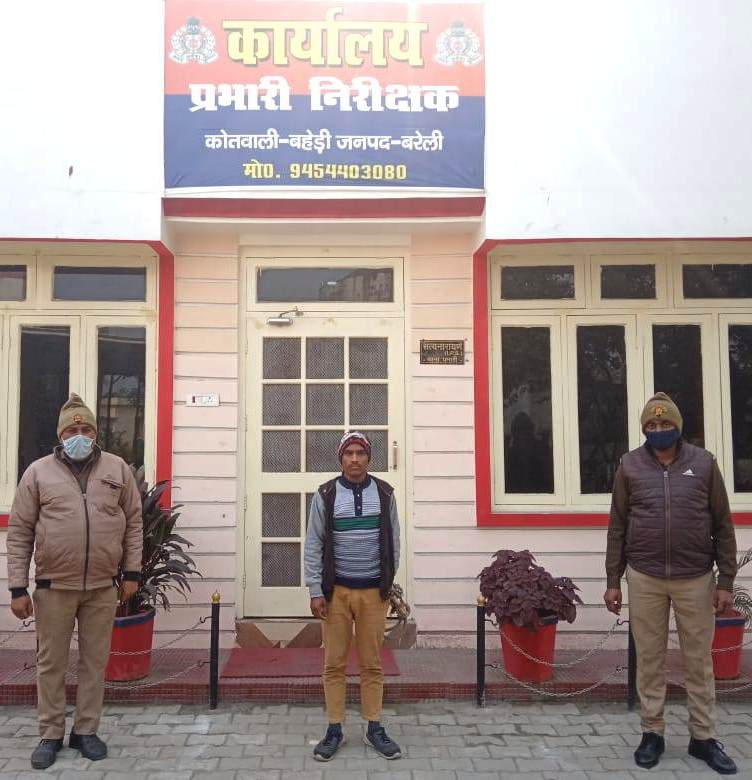 bareillypolice's tweet photo. थाना बहेड़ी #bareillypolice द्वारा वाट्सएप ग्रुप पर विद्वेषपूर्ण आश्य से धार्मिक विश्वासो का अपमान उच्चारित लिखित शब्दो वाली फोटो वाट्सएप ग्रुप पर शेयर करने वाले अभि0 अनुज कुमार पुत्र आनन्दमित्र  को गिरफ्तार कर भेजा जेल । 
#UPPolice 
@Uppolice 
@SatyanarayanIPS https://t.co/KsuX5ksZmh