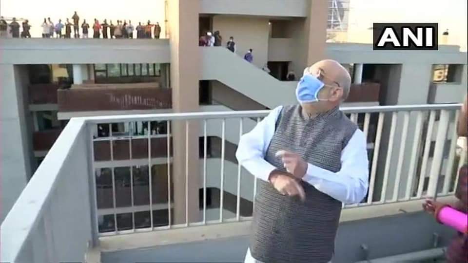 kamalkant_bjp's tweet photo. हवाएं जिनको सजदा करती हैं,
उनको भला कौन हरा सकता है।
सियासत और भारत की डोर को मजबूत करने वाले आदरणीय गृहमंत्री श्री @AmitShah जी पतंग की डोर थामे हुए, एक जीवंत व्यक्तित्व का प्यारा सा उदाहरण। https://t.co/QTr3SF5Wkp