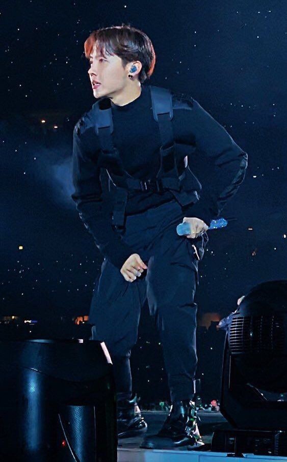 Jung Hoseok owning the stage— a dangerous thread;