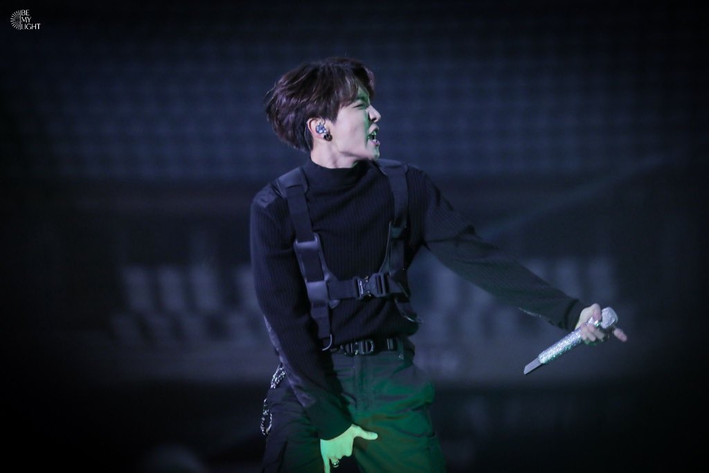 Jung Hoseok owning the stage— a dangerous thread;