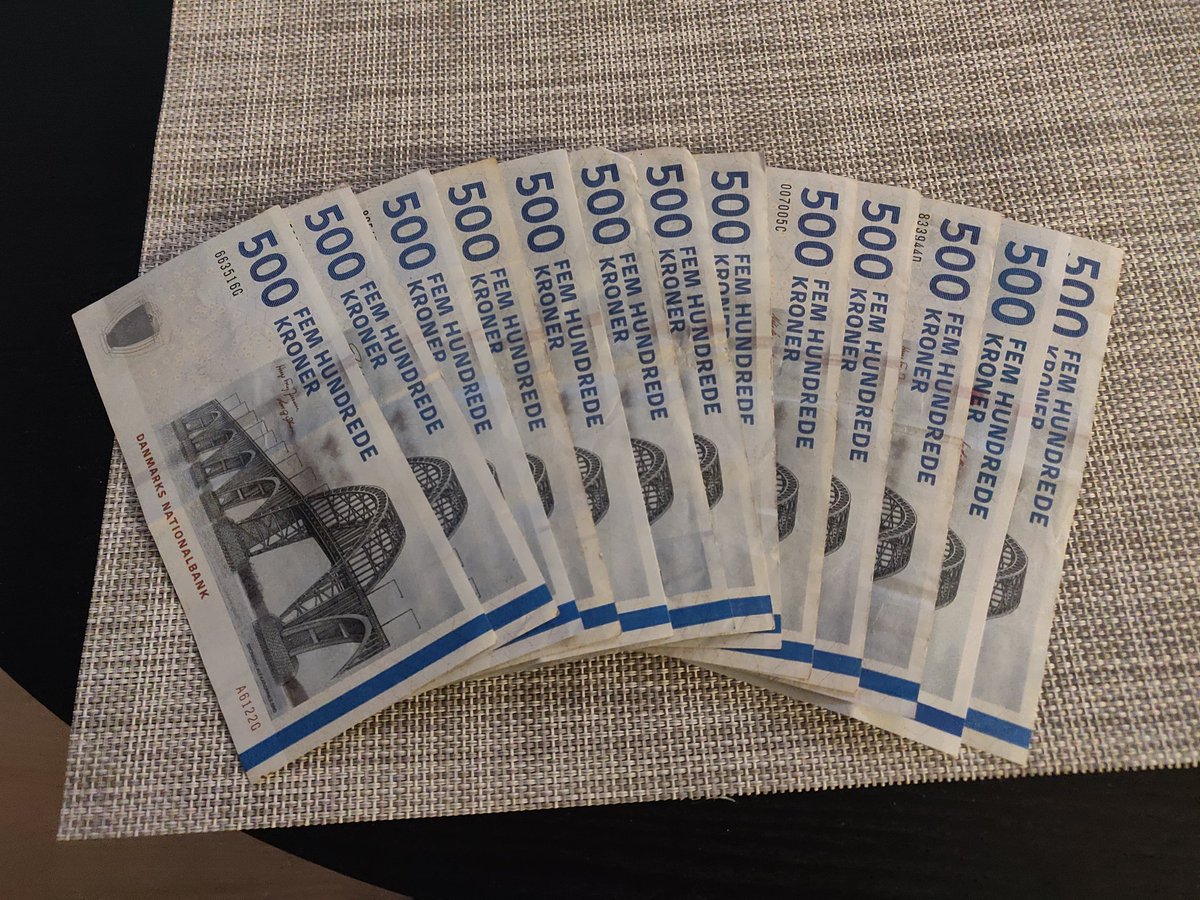 cschaltz's tweet photo. This is the money i handed over to my hairdresser from the charity - Today she made some of  them grow and generated 9000 dkr ekstra 🙏 Thank you ❤️

Check out @TEAMINFX

#charity  #grind #theta #supportsmallstreamers #twitch #StreamerNetwork #astralis @THETAtv @AstralisCS https://t.co/VZa3guXgzz
