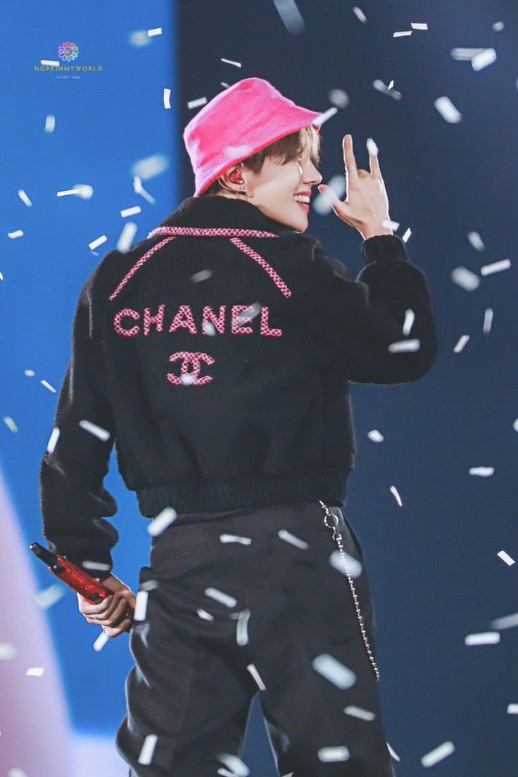 Jung Hoseok owning the stage— a dangerous thread;