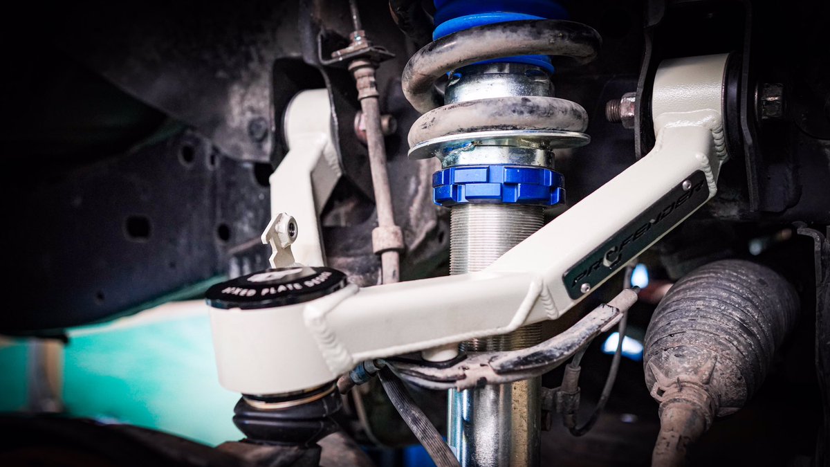 Profendershox's tweet photo. ⚙🚗รถลูกค้าทำการเปลี่ยนยาง เปลี่ยนแม็กซ์ พร้อมยก 2 มา
แต่มีอาการ คุ ม พ ว ง ม า ลั ย ย า ก 🚗⚙

🛠🛠แก้ไขอาการ หน้ายางกินไม่เท่ากัน และอาการคุมพวงมาลัยยาก ด้วย 
" ปี ก น ก ป รั บ อ ง ศ า" ของ Profender 🛠🛠

#Profender #madza #ThailandNews https://t.co/idaF1hqE4P