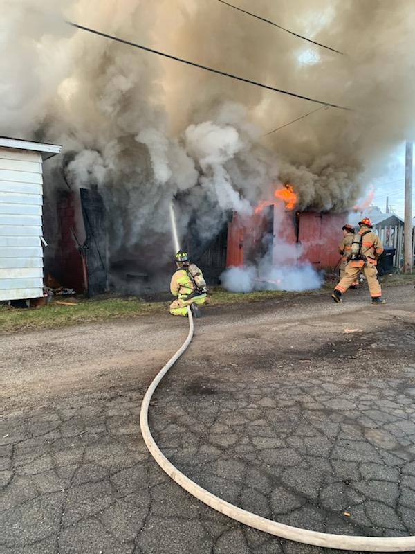 NewarkOHFire's tweet photo. Newark firefighters at 17 Mill Street 07:59 this morning on a detached garage fire. No injuries to report. Investigators are on the scene. #staysafe https://t.co/3d8UZG5yG5