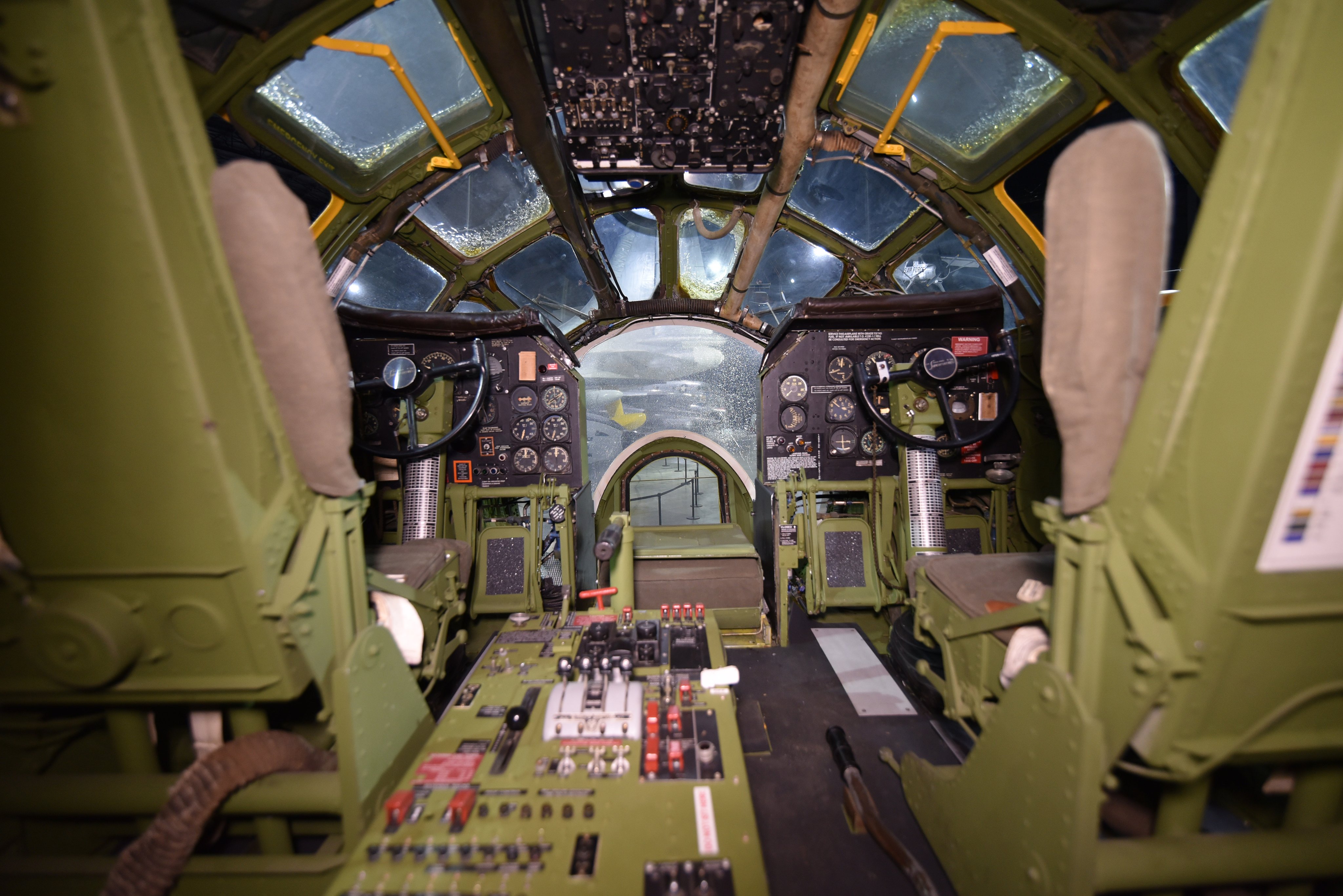 ブリキ航空機USAF B-50 1200px-49-0372_Boeing_B-