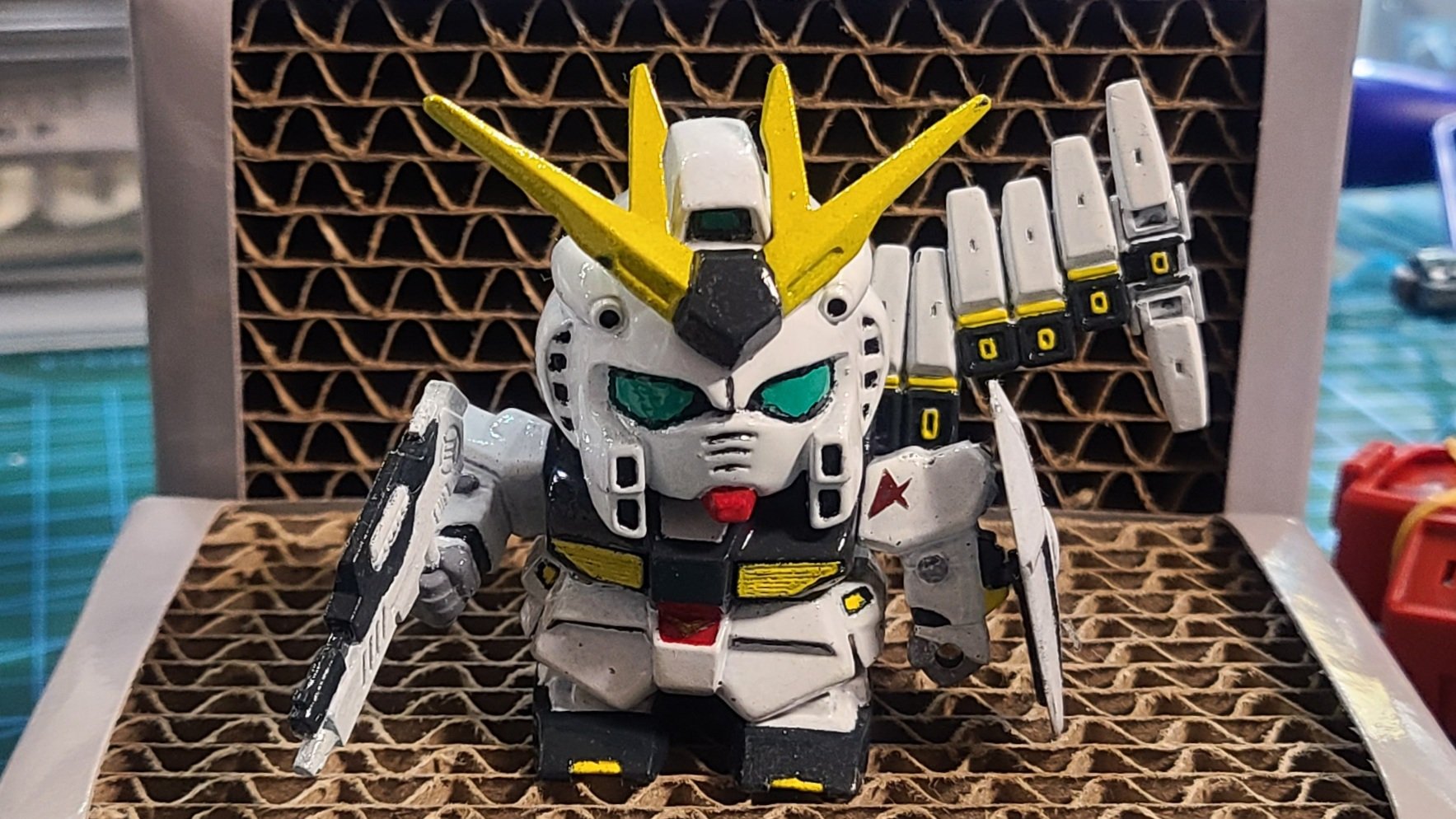 Katiet ケイティ T ガンダムmk Ii作成中 ガンプラ凄技テクニックで紹介されていたキッチン用マジックリン スプレー しか買えなかった で 15年前の厚塗り水性塗装が落ちるか試してみました 5 10分浸けておくだけで 落ちました スゴイ 安心して塗装