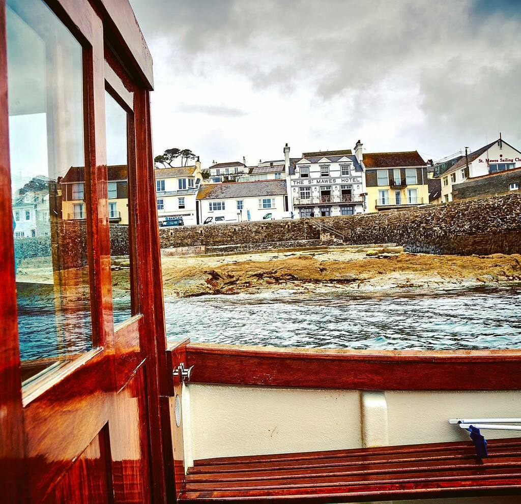 thestmaweshotel's tweet photo. Even on a grey January day, St Mawes looks splendid from the water! 💙
.
.
.
.
#stmawessights #stmawes #stmaweshotel #cornwall #lovecornwall #roselandpeninsula #cornwallviews #swibest #weekendsfromlondon  #visitcornwall #winterviews  #seaview https://t.co/REa2noWC6U https://t.co/f4fvhVFqz5