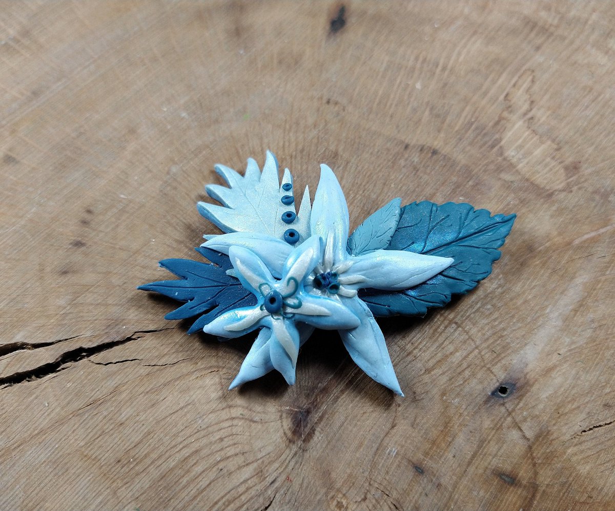 AnillodeHadas's tweet photo. #broche de #arcillapolimerica de la #colecciondeinvierno . ¿Qué os parece? Es el primer broche que hago, espero que os guste!
#complementos  #complementosdeinvierno 
#accesorios https://t.co/UcMuPcbIXF