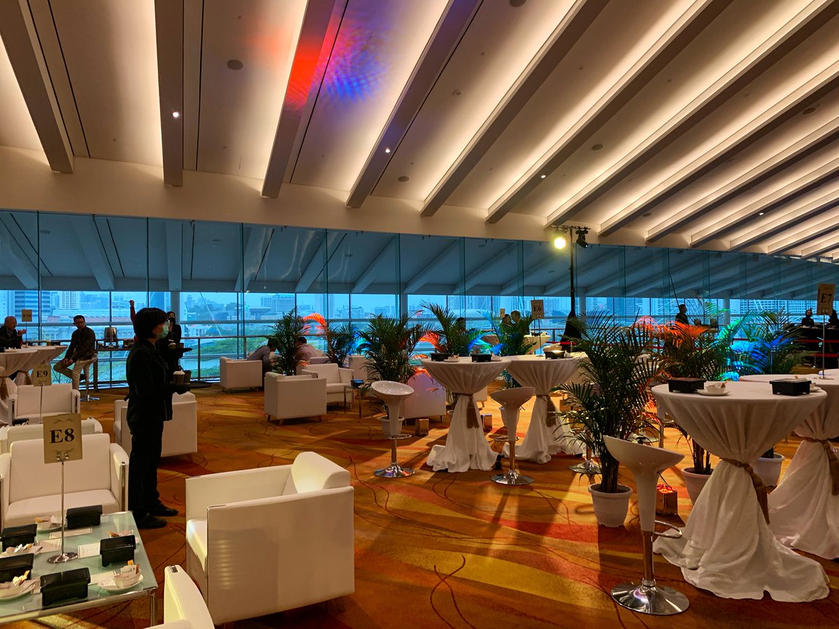 What does socially-distanced networking look like? #pcmacl21 divided 300 delegates into 7 zones with designated seating and boxed snacks. Tricky, but not impossible #eventprofs #meetings <a href="/pcmahq/">PCMA</a> <a href="/marinabaysands/">Marina Bay Sands</a> @stb_sg