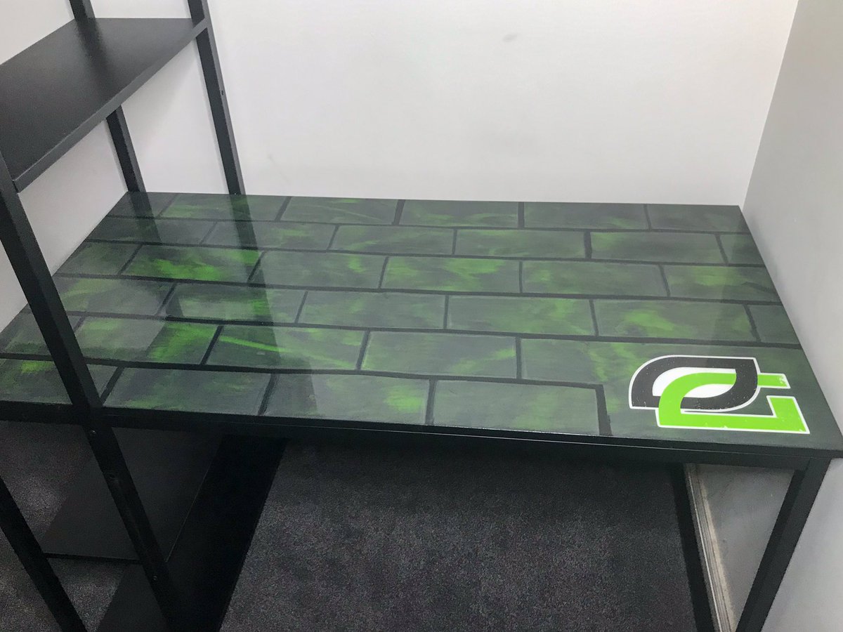 CreativexDesk's tweet photo. 🚨🚨🚨GIVEAWAY🚨🚨🚨

To get us underway on our new venture we’re giving away the #OpTic gaming inspired desk, pictured below. The desk will be given to 1 of our first 500 followers. So go follow for a chance to WIN🎉
#GreenWall #OpTicChiTown https://t.co/8Uf9LFL3Hu