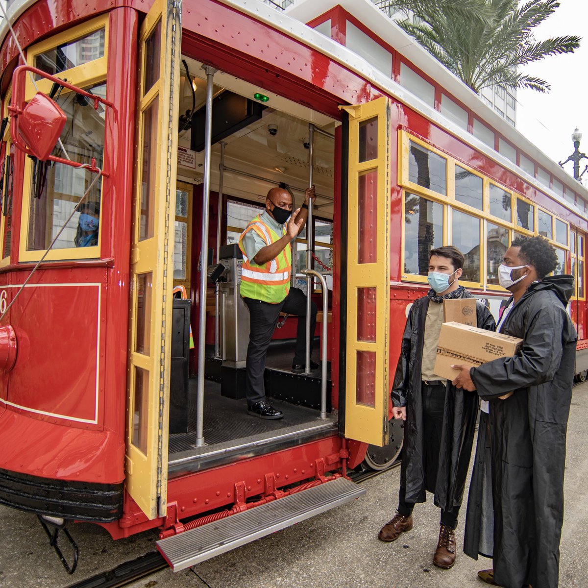 nolaready's tweet image. We did it then &amp;amp; we can do it again. Wear a mask to prevent the spread of #covid19. #1918pandemic #tbt #MaskUpNOLA