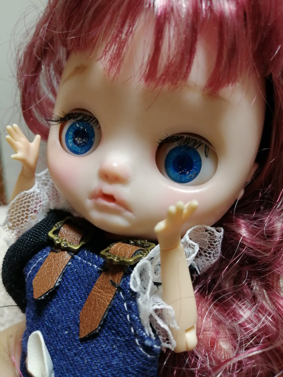 rubihonn's tweet photo. 去年フェイスをカスタムして放置したままだったドールに、やっとメイキングして組み立ててあげたよ♥目はこの子に合いそうなブルーにして少し細かいラメいれてうる目を表現👀✨
#カスタムミディ
#カスタムドール
#20センチドール
#レジンアイ https://t.co/SoTBzTk3gN