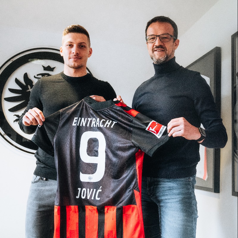 ErswtoiVoAYTatz?format=jpg&name=900x900