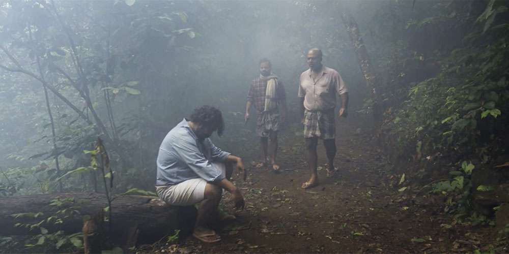 KeralaFilmFest's tweet photo. Churuli is about a sojourn of two people in search of a person called Mayiladumparambil Joy and the duo gets  lost in the labyrinthine woods losing the track of time.  Stellar actors #JojuGeorge #ChembanVinod &amp; #VinayFort under the directorial helm of @mrinvicible #25thIFFK https://t.co/xZ8ekRa96i