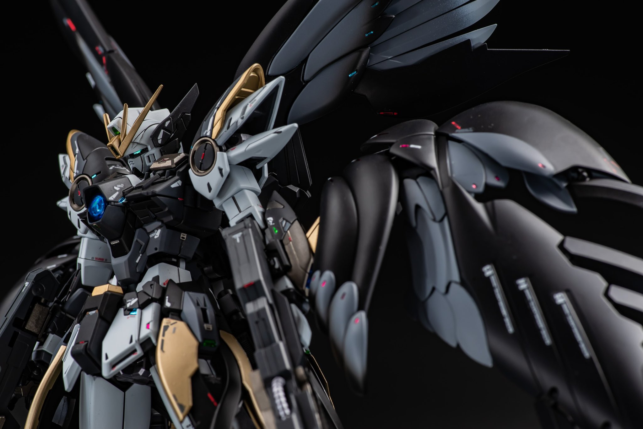 らいなーマン ガンダムw 黒い羽もかっこいいと思うんすよ T Co Rzsk0xrlqh Twitter