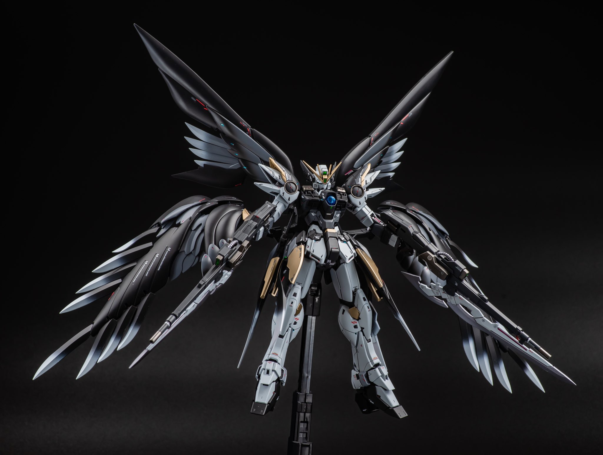 らいなーマン ガンダムw 黒い羽もかっこいいと思うんすよ T Co Rzsk0xrlqh Twitter