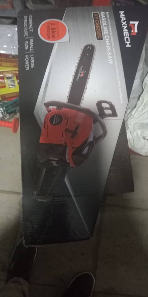 Maxfrank091's tweet photo. Let's help you make your work easier...
1&amp;2  frame : maxmech chain saw with 20" blade
3 frame : STIHL chain saw with 40" blade
4 frame : 9" latest bosch grinder Gw 2000. https://t.co/kjuBKrgtHx