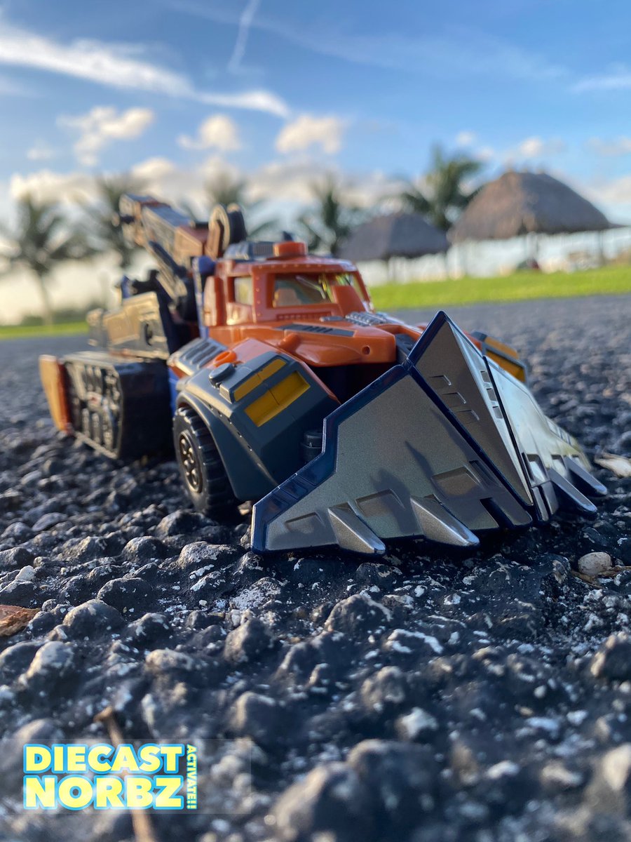 DIECAST_NORBZ's tweet photo. There are a lot of new toy photos and videos out there right now so I thought I’d bring some old schule flavor with Transformers #Energon Ultra Class Landmine!
#diecastnorbz #diecastnorbzactivate #galactichooligan #TransformersHooligans #transformers #toyphotography https://t.co/nrWauFoNn9