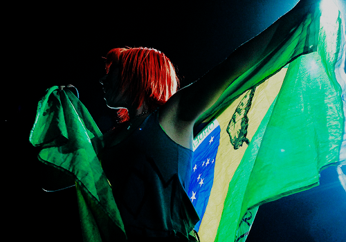 picsofhayley's tweet photo. 📷 paramore performing at são paulo, brazil (february 20th, 2011) https://t.co/r1esMMAPpt