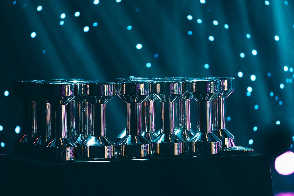 Wau, mikä ilta! 🤩 Kiitos kaikille urheilun ystäville kotikatsomoihin ja lämpimät onnittelut voittajille! Katso kaikki illan aikana palkitut: urheilugaala.fi/voittajat/ #UG21 #urheilugaala