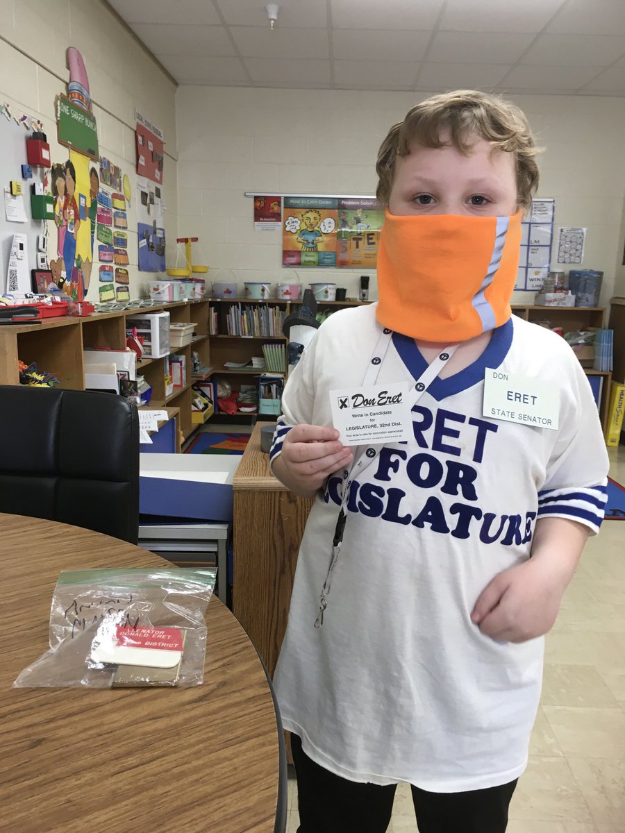 EM_Elementary's tweet photo. Anton shares memorabilia abt Great-grandpa Eret who was a state senator for Nebraska and to help ss in Gr2 study abt government. #emwolves #thanks! https://t.co/ctx80mPud2
