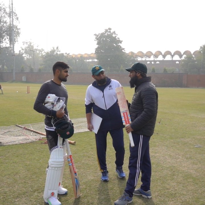 SuNraYz23's tweet image. Maestro @yousaf1788 &amp;amp; the apprentice King @babarazam258 !!! #BattingTips MoYo Broke records with @graynics time for King Babar to follow in the footsteps.