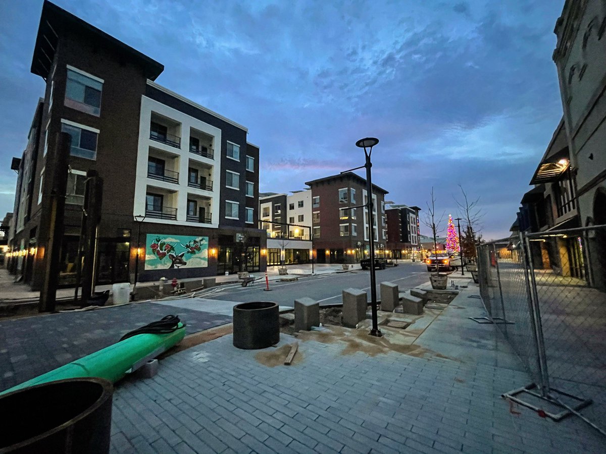 VivaDowntown's tweet photo. The Christmas Tree Lights come down today. We hope you enjoyed this years tree. 

The next time the Christmas Tree is up you will be able to walk and drive right up to it.

Stay tuned for information on the reopening of the Street Circulation Project! https://t.co/pIV1KbCBPb https://t.co/no8ZnOVCgQ