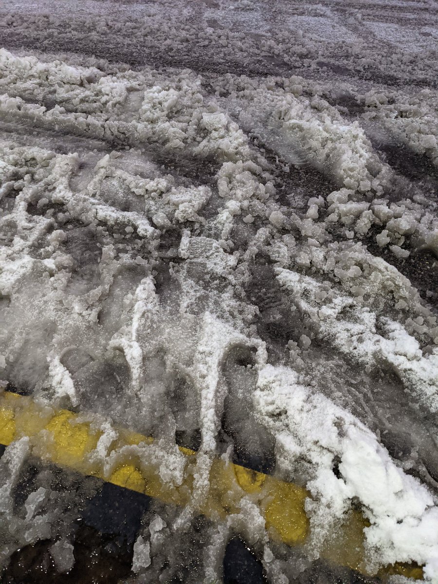 Warum müsst ihr <a href="/stadtzuerich/">Stadt Zürich</a> immer so viel Salz in den Schnee werfen das es nachher auf dem Fussgänger so aussieht??? Schnee lassen und gutes Schuhwerk anziehen.