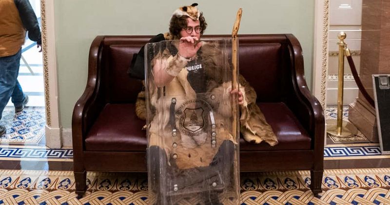 8/ Once inside the Capitol Aaron Mostofsky stole a bulletproof vest and shield and was widely photographed as a result of his bizarre appearance.