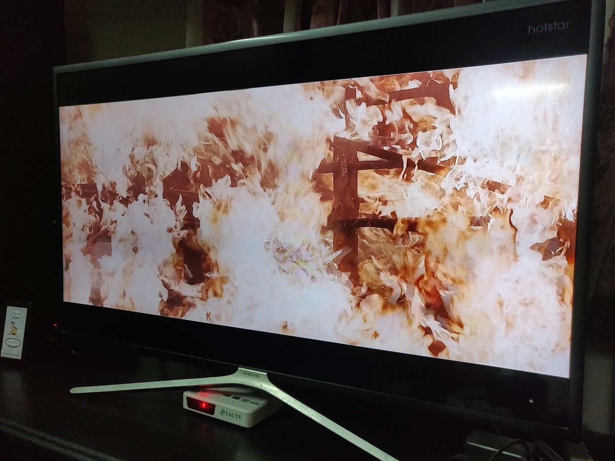 They put all the pongalo pongal offer stuff on fire to support Jayam na. Insert a random dialogue about Jallikattu and some emotional shit, accompanied by some cringey shit. They are also screaming "Vande Mataram". Jayam na is in tears. Even I'm crying, Jayam na! 