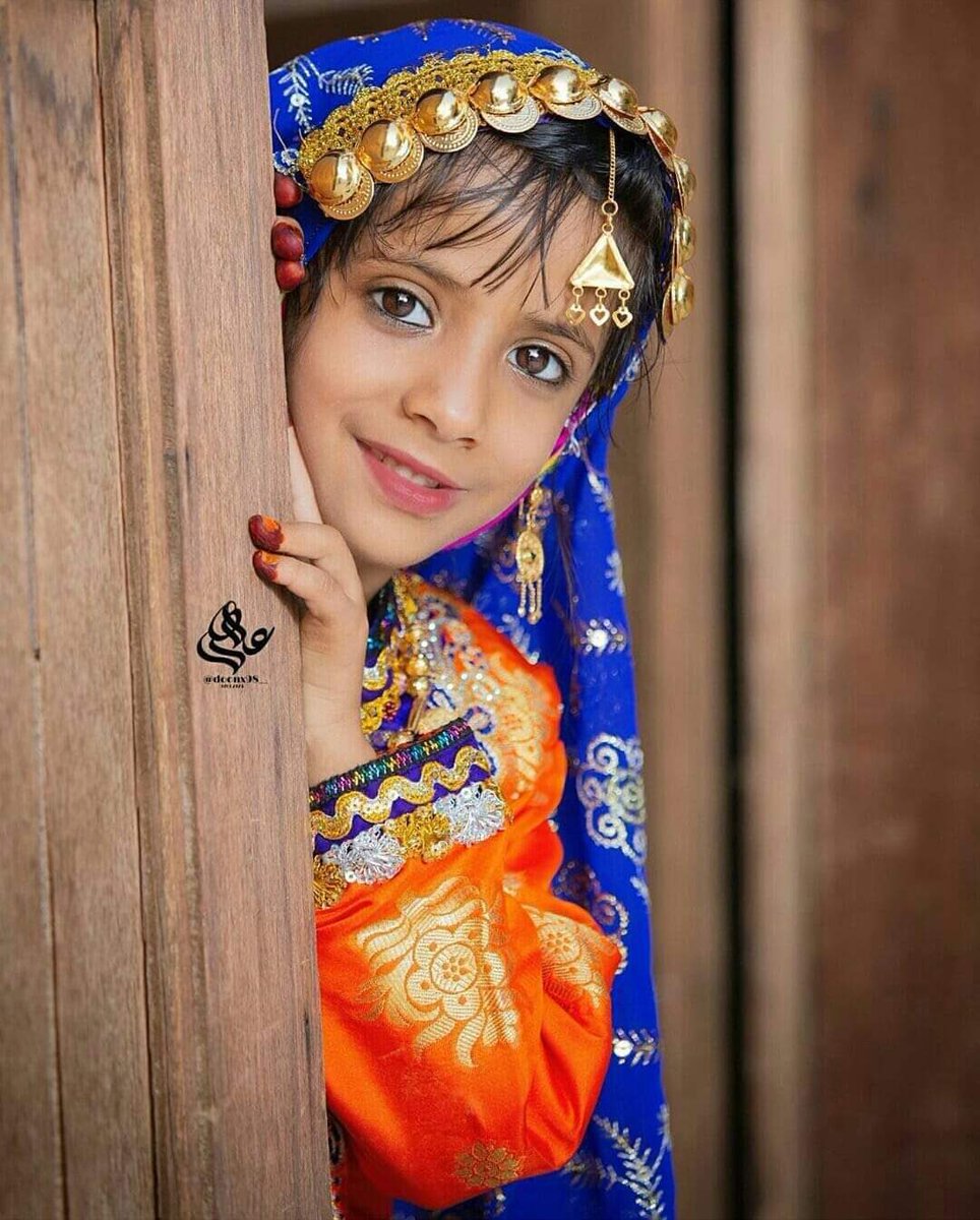 " ربما لا أَفعلُ شيئًا مُدهِشًا، ولكِني أحاولُ وسط هذا الصخب أنّ أجعلَ الحياةَ مُمكنةَ التحمُل .."      

واسيني الأعرج