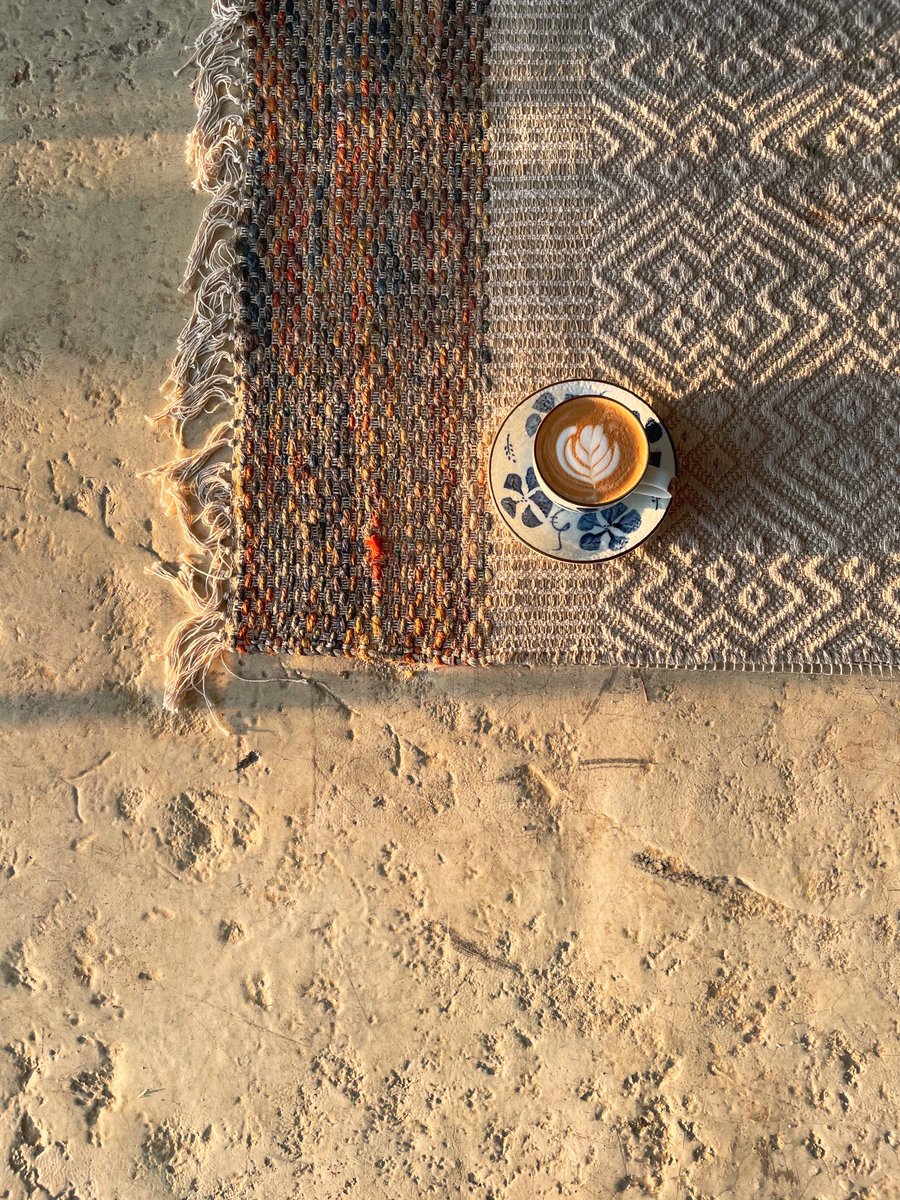 CoffeeinR's tweet photo. FATHER SALT :

قهوة اليوم كانت في فاذر سولت المكان هادىء جداً و رايق .. الزرع الموجود في المكان معطي المكان جمالية صراحة و الرسومات جميلة ♥️

قهوتهم لذيذة و موزونة صراحة تستحق التجربة ♥️

• الرياض - حي النرجس 
• @FatherSaltZM شكراً على الدعوة 

#كافيهات_الرياض
#مقاهي_الرياض https://t.co/9SPwKoVVZ7